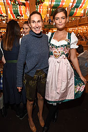 Annette Weber und Vanessa Fuchs  Ingolstadt- und Wertheim Wiesn im Schützen- Festzelt, 185.Oktoberfest München am 25.09.2018  Foto: BrauerPhotos/G.Nitschke für Value Retail Management Germany GmbH